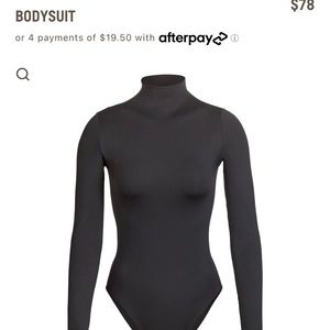Skims essentials bodysuit S/M